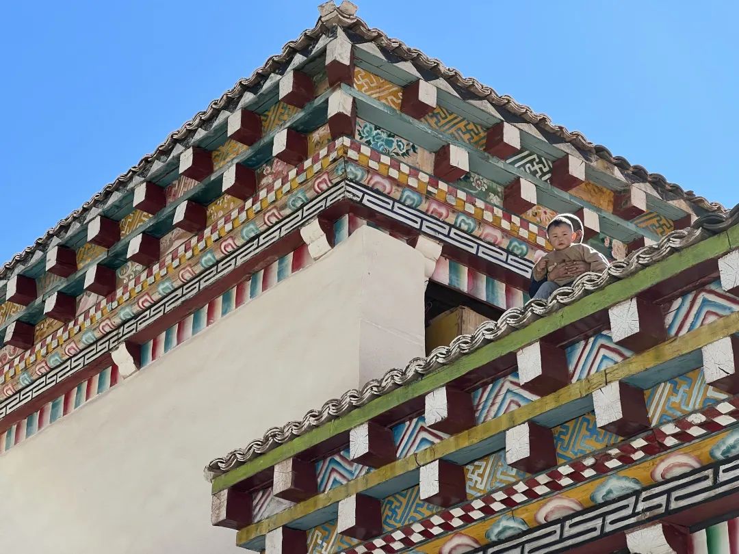 (西藏自治区昌都市芒康县如美镇竹卡村百年藏寨 刘雨瑞/摄)