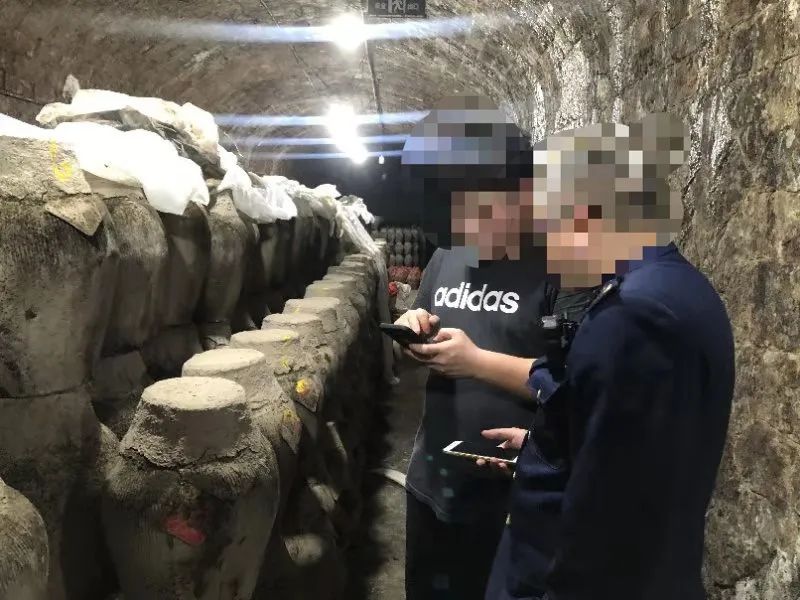 西山酒业被罚没1012万元 无证生产、虚假白