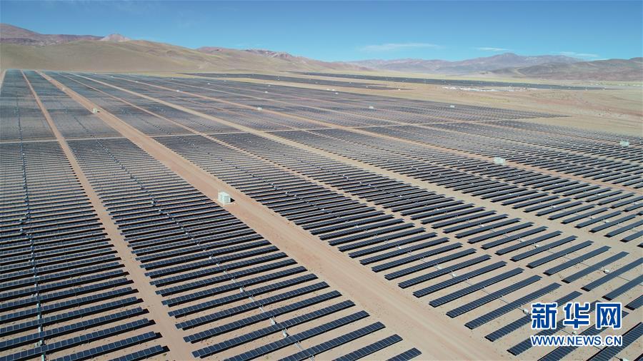 这是2020年5月11日航拍的阿根廷高查瑞300兆瓦光伏发电项目。图片来源：新华网