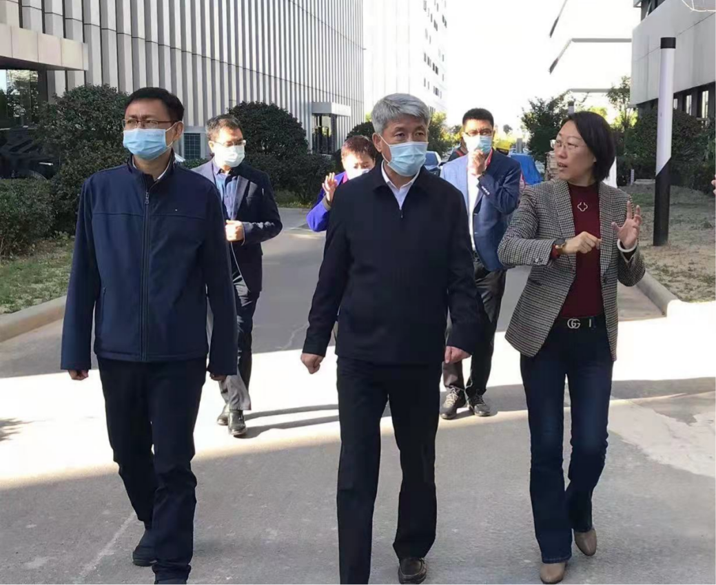 室副主任(主持工作)刘秀,党委办公室副主任彭其慧陪同,易华录总裁高辉