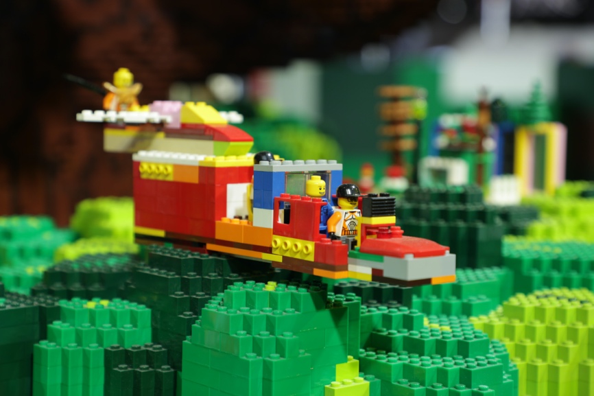 历届进博会最大乐高主题装置完成搭建