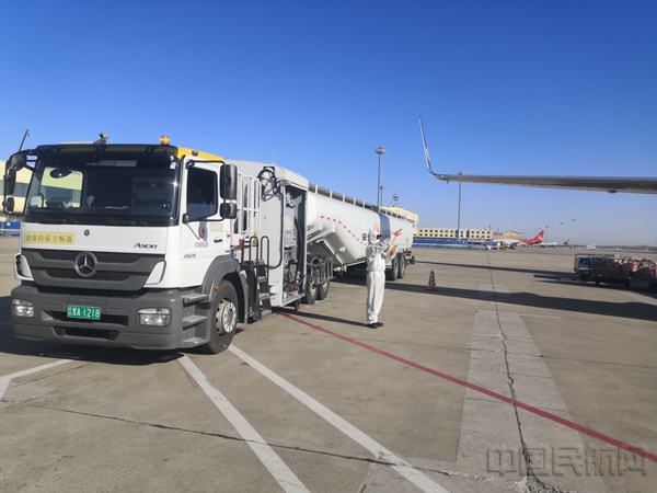 中国航油黑龙江党旗指引重擂战鼓再战疫情