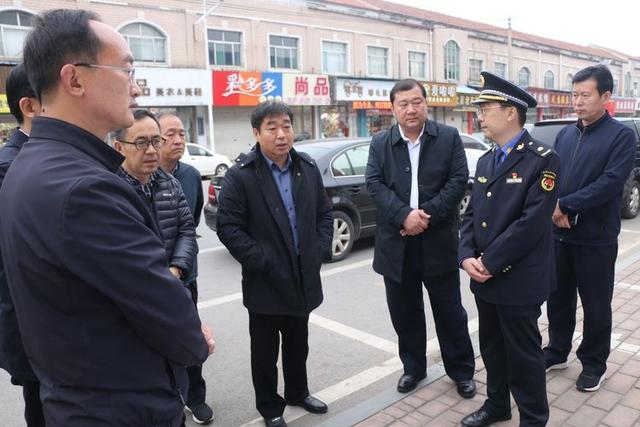 济南市城管局到相公庄街道调研门前五包工作