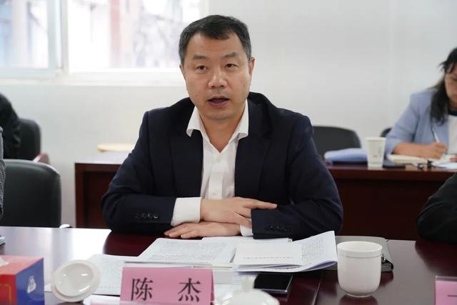 11月4日下午,区委书记陈杰调研区人民建议征集工作,听取区人民建议