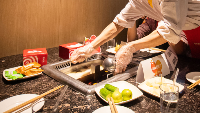 海底捞刚刚宣布关闭300家门店不裁员苦果只能自己一口一口咽下去