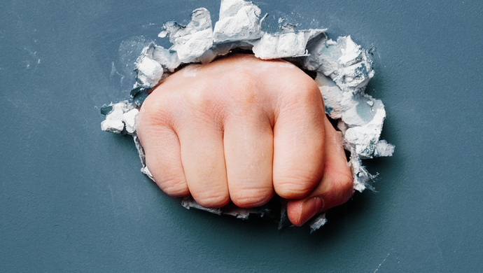 看这就是资本主义的铁拳