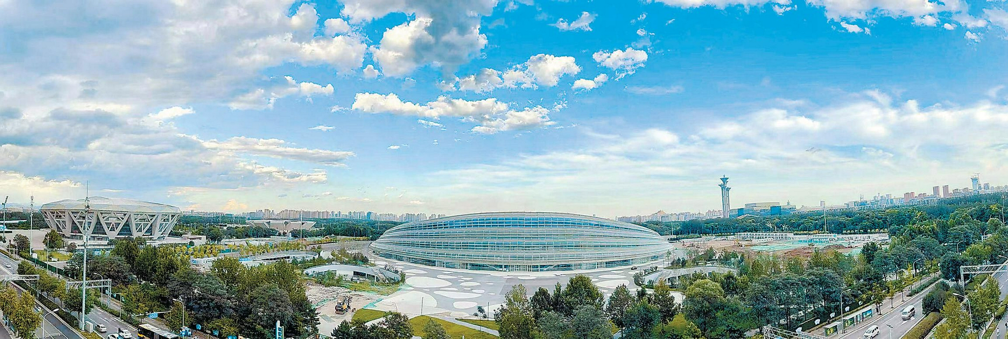 国家速滑馆是北京2022年冬奥会标志性场馆,冬奥会时将承担速度滑冰