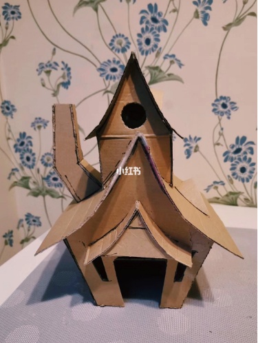 少网友在网络上分享了自己的创意手工制品,比如送给孩子们的自制玩具