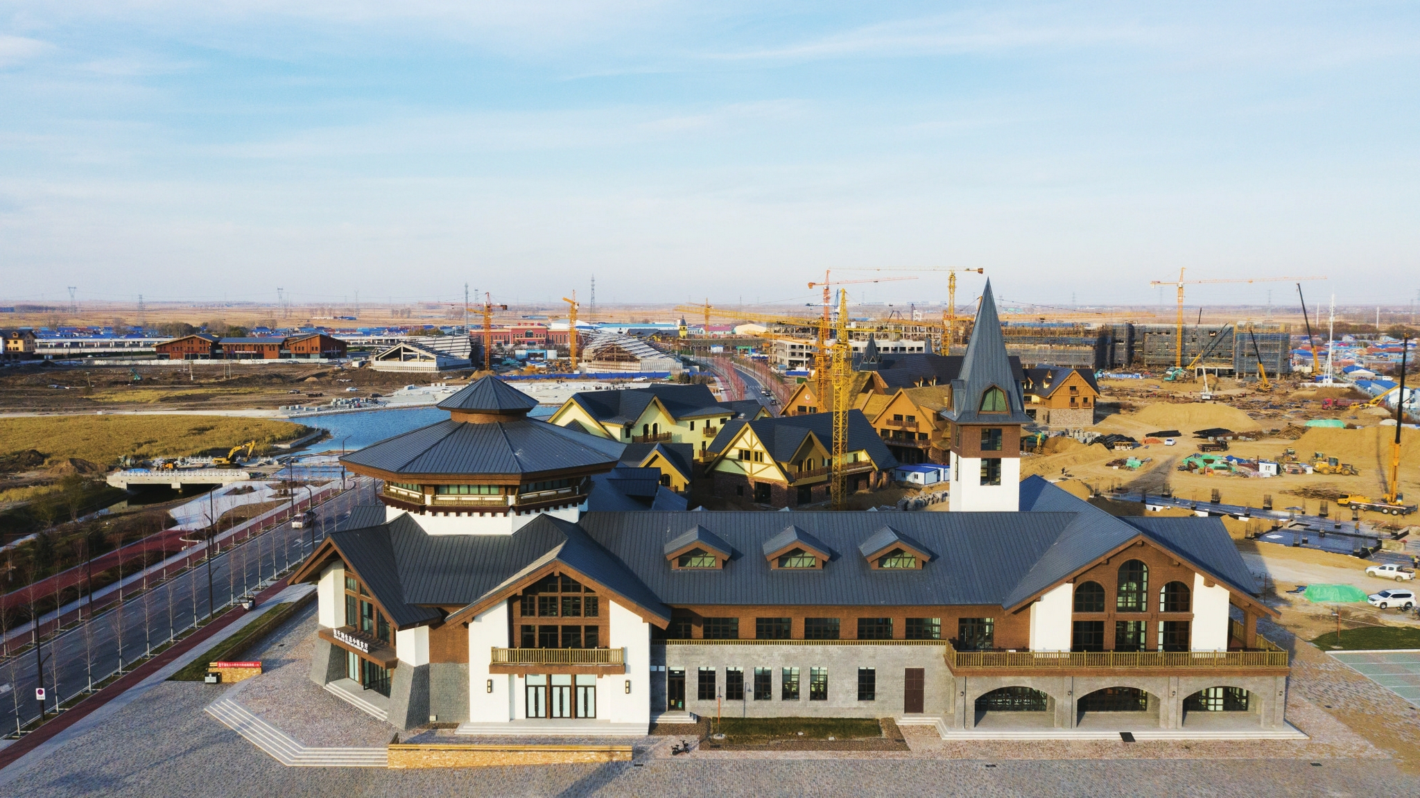 图为查干湖生态小镇客厅.