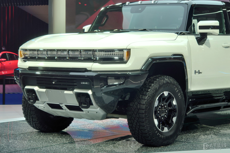 2021进博会:3.5秒破百的电动悍马才是真汉子