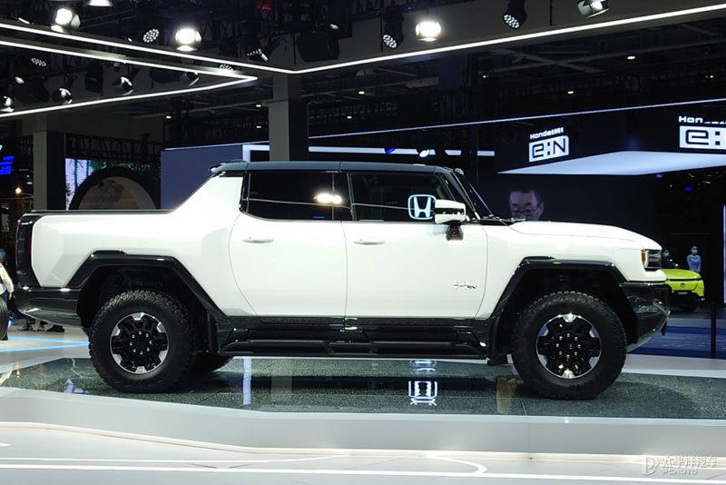 2021进博会:3.5秒破百的电动悍马才是真汉子