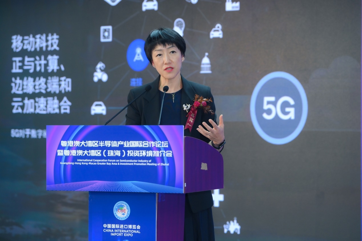 图为高通公司全球副总裁侯明娟在粤港澳大湾区半导体产业国际合作论坛上发表主题演讲