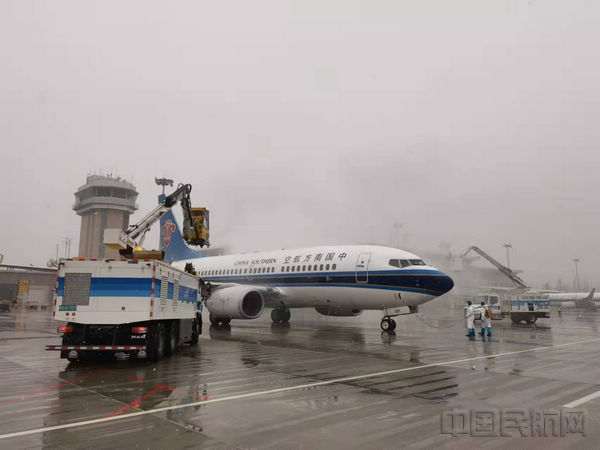 航空交通下的隐形工程师——飞机牵引车