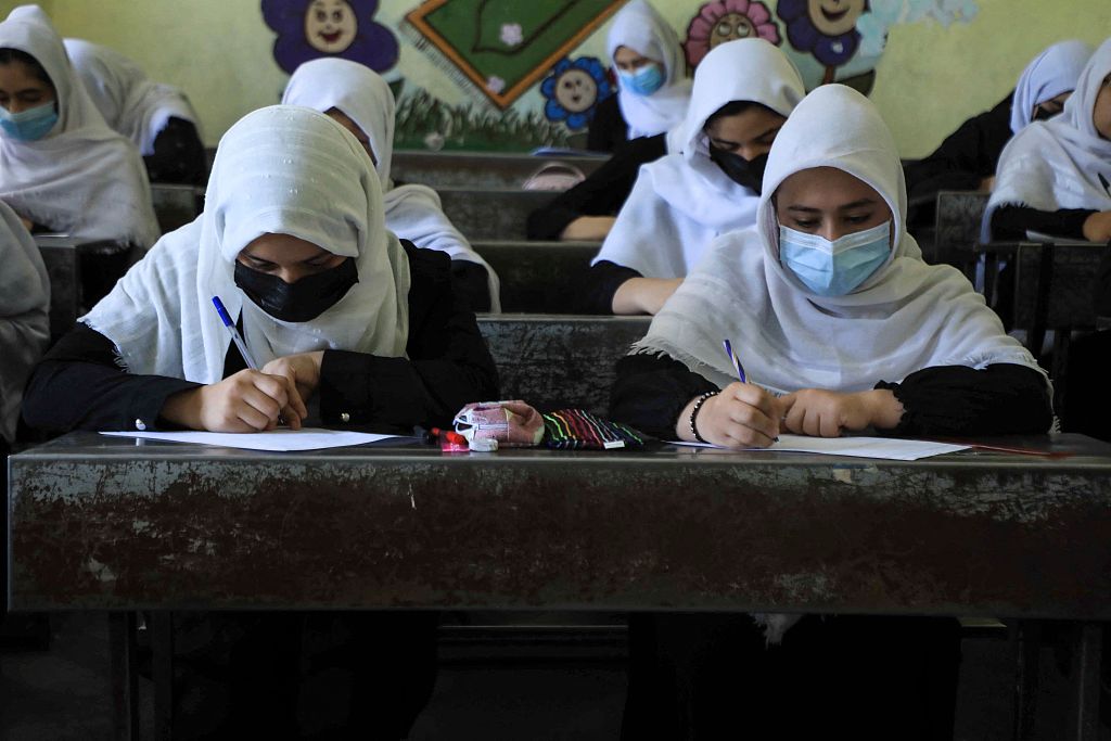 阿富汗为什么要带头纱 阿富汗的女性要戴上头纱是什么原因