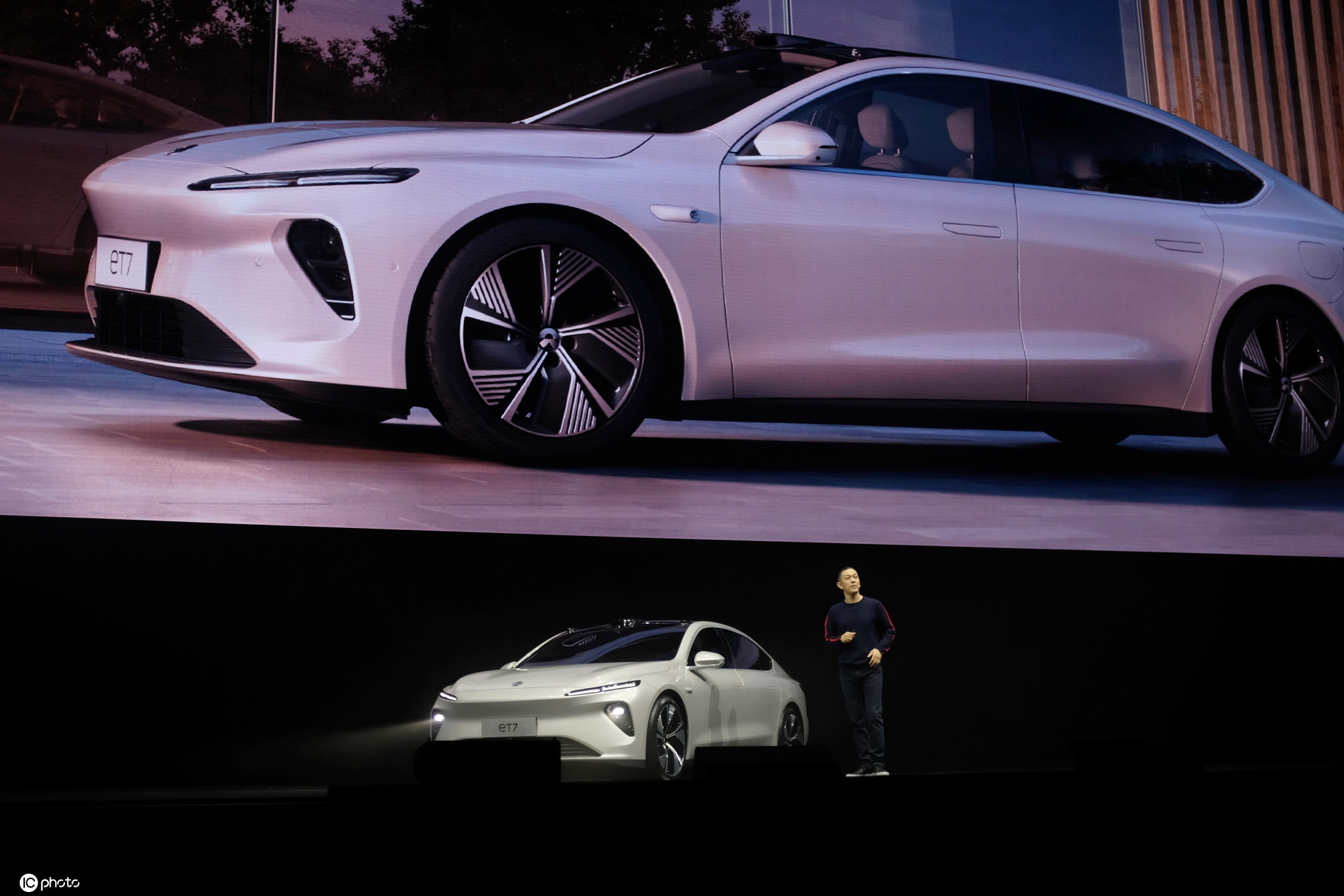 最高续航里程超1000km!蔚来发布首款电动轿车et7