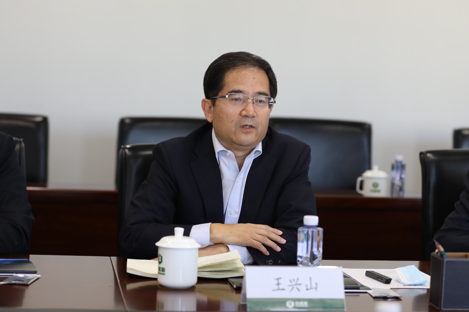 中储粮集团总经理党组副书记迟京涛会见浪潮集团执行总裁王兴山一行