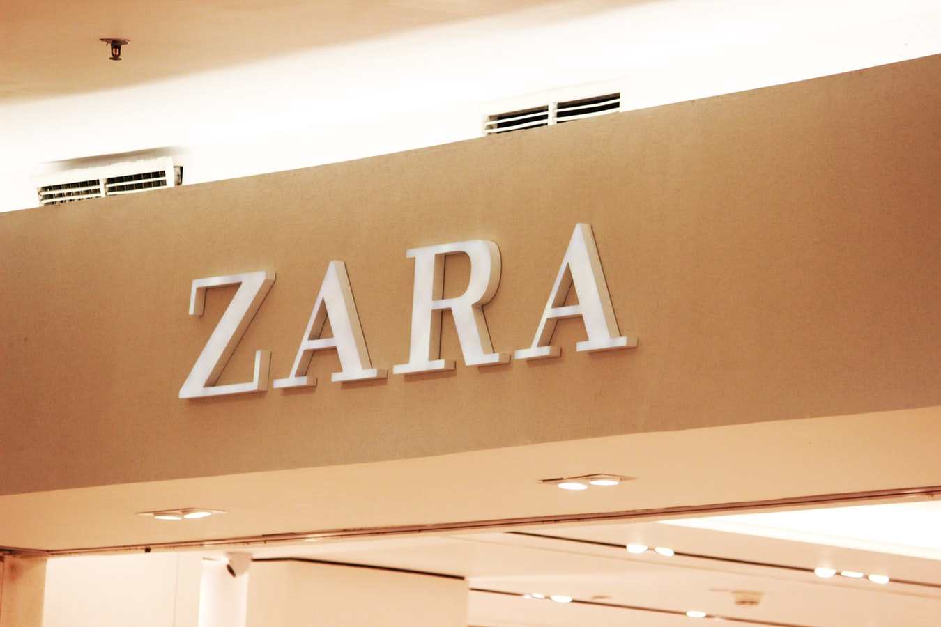 ZARA大撤退，姊妹三品牌退出中国，快时尚之王究竟错在哪了？_手机新浪网