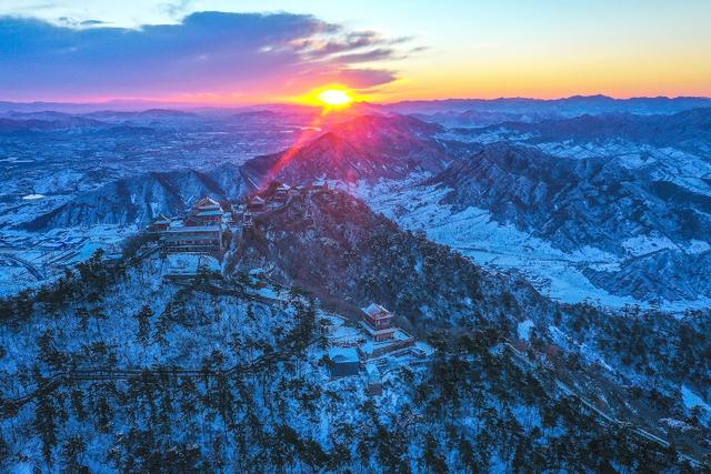 2021年11月9日拍摄的雪后的唐山市迁西县景忠山.通讯员 王爱军 摄