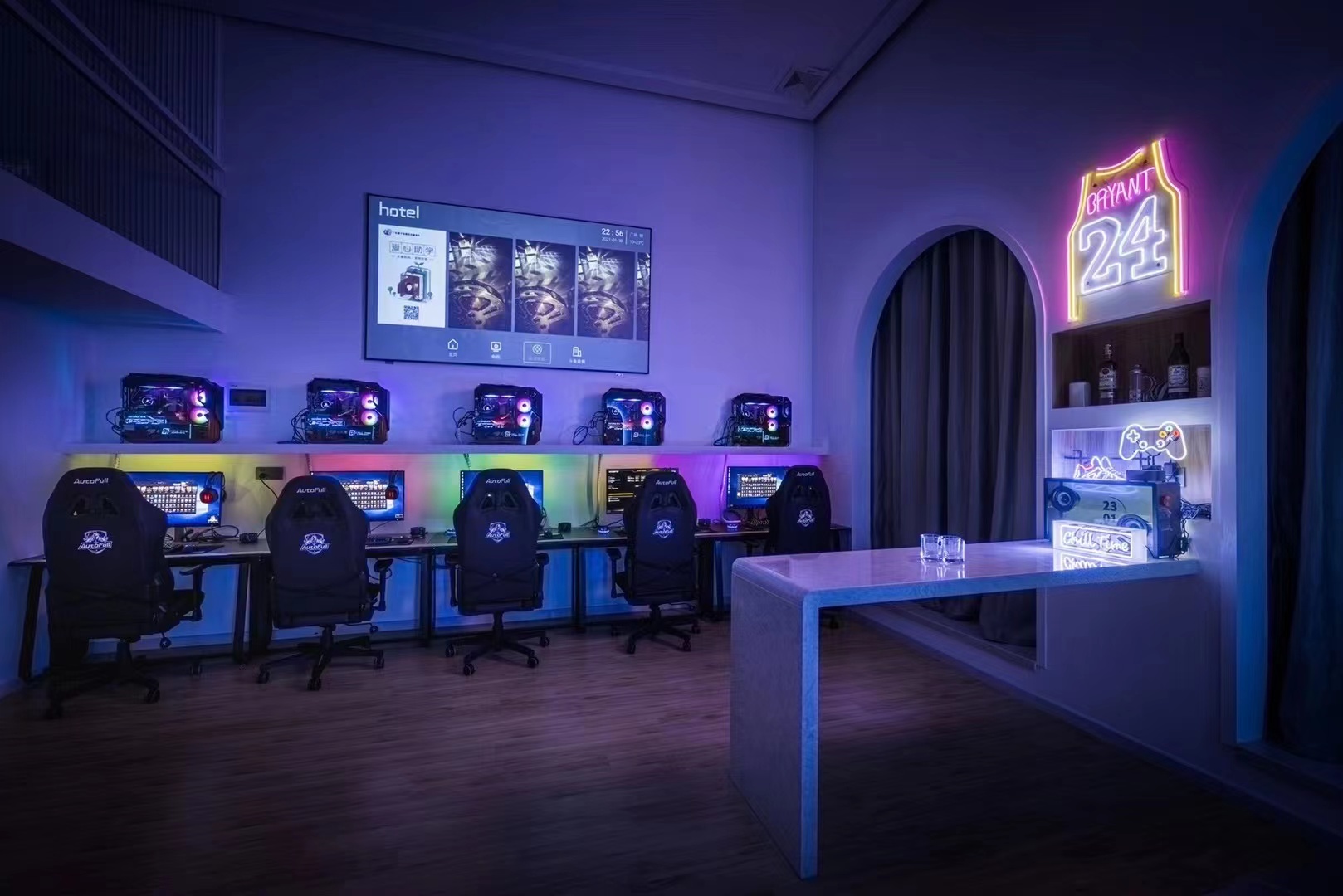 edg夺冠夜,他们开着电竞酒店赚大钱,有人花上10万住半年