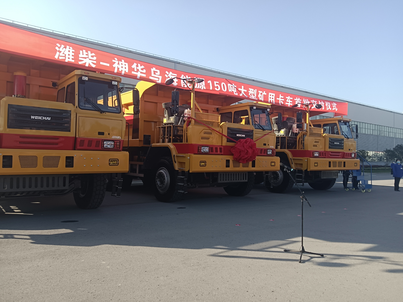 我国首款150吨大型矿卡扬州批量交付