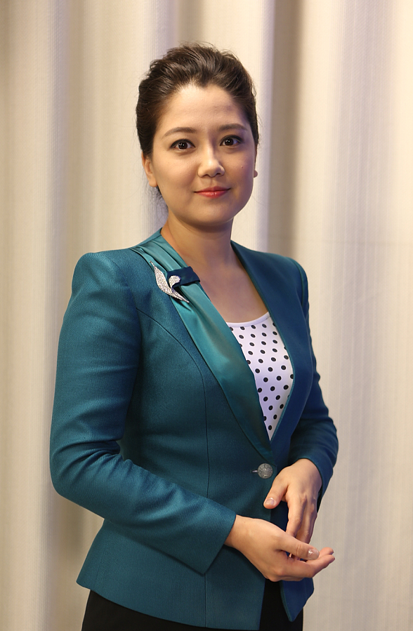 杨婷婷主持《群英会》,《天气预报》等.卫视频道生日快乐!