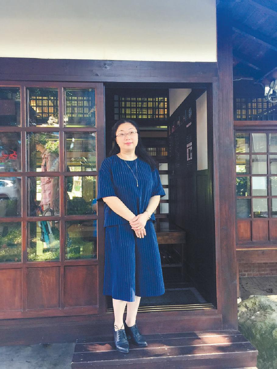 本报记者 路艳霞作家杨怡芬今年50岁,她的第一部长篇小说《离觞》近日