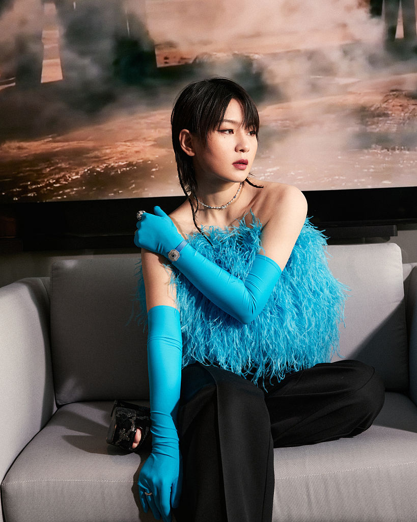 周笔畅现身2021芭莎明星慈善夜.