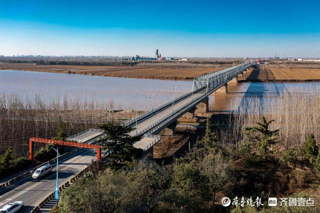 平阴黄河大桥位于平劣理言阴县西部龙桥村西,全长963.