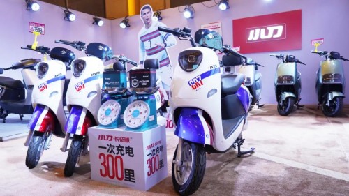 爱心冰箱现身街头网友小刀电动车服务有温度售后有保障