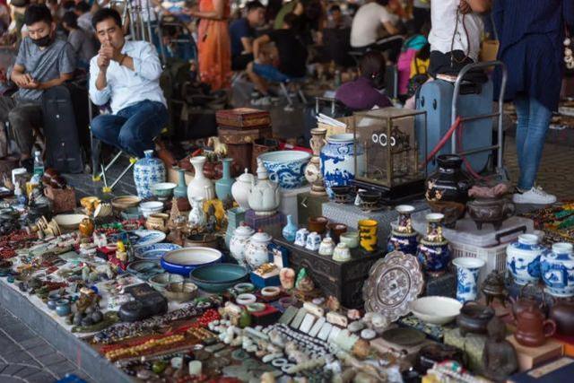 北京潘家园古玩市场 图源/视觉中国