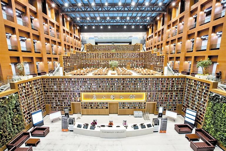 唐山市图书馆内景. 河北日报通讯员 陈建英供图