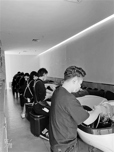 洗头小助理逐步退出是职业内卷还是行业变革?