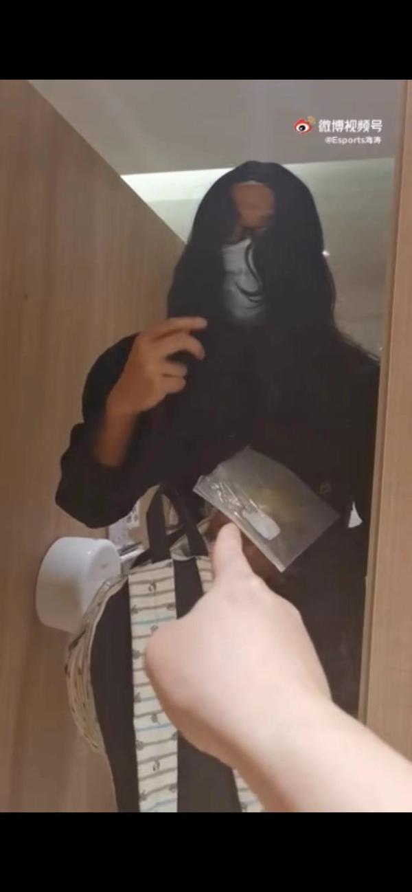 男子穿女装在上海一购物商场女厕所偷拍被抓警方处行政拘留10日