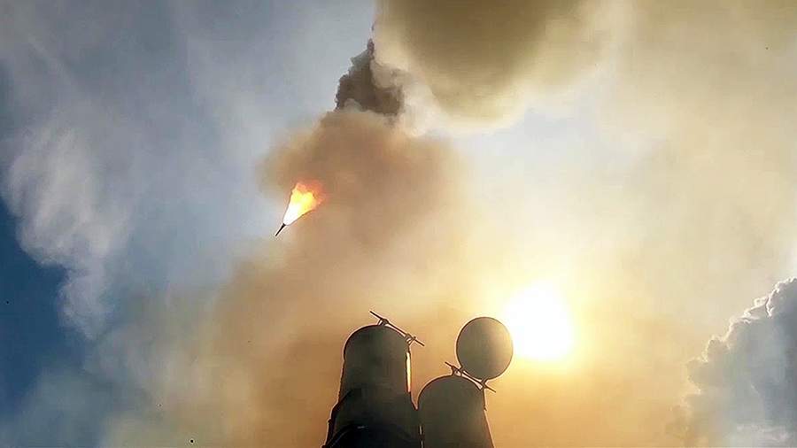 俄国防部发布的S-500防空导弹系统试射画面截图