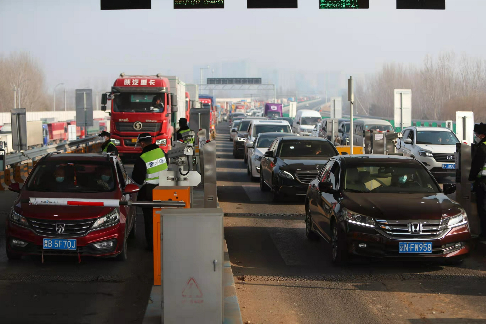 北京警方建立环京地区通勤人员数据库,保障环京人员通勤需要|核酸检测