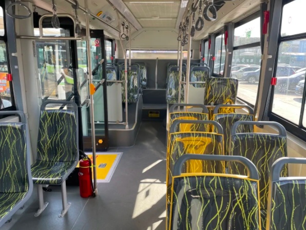 全新公交车亮相上海车厢内花头经十足