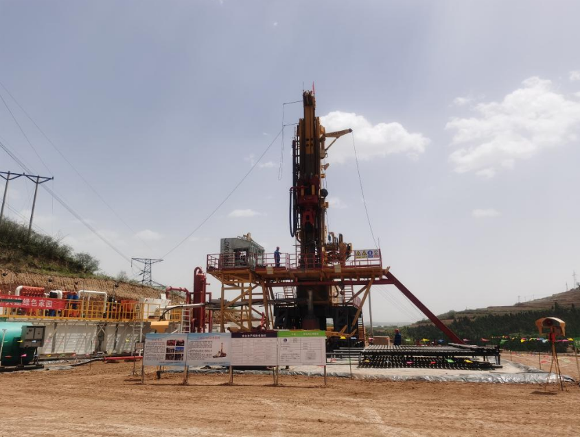 华新燃气集团沁水区块地面煤层气钻井现场.(受访对象供图)