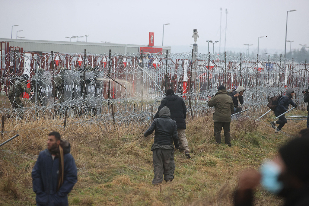 乌克兰部长要求建边境墙阻挡难民 两周内将开展军演