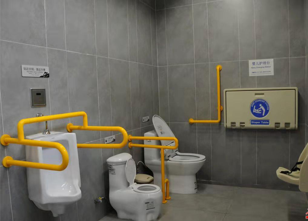 【网络舆情热点】世界厕所日:"第三卫生间"让这些人上厕所不再难 - to