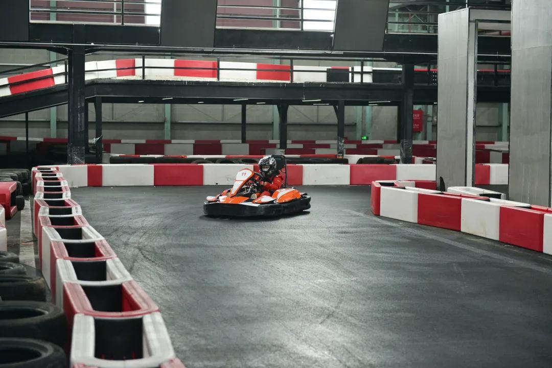 油门一踩体验速度与激情宝山这个室内卡丁车不来了解一下