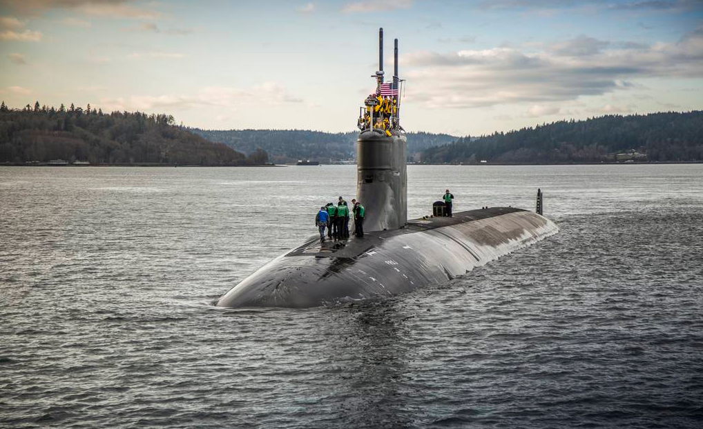 美媒：“康涅狄格”号潜艇依靠自身动力驶离关岛