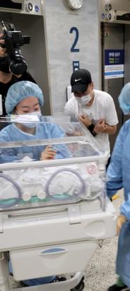 罕见！韩国女军人产下五胞胎 忙坏30多名医护