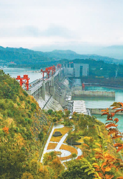 　在湖北省宜昌市拍摄的长江三峡水利水电枢纽工程。　　王 罡摄（人民图片）