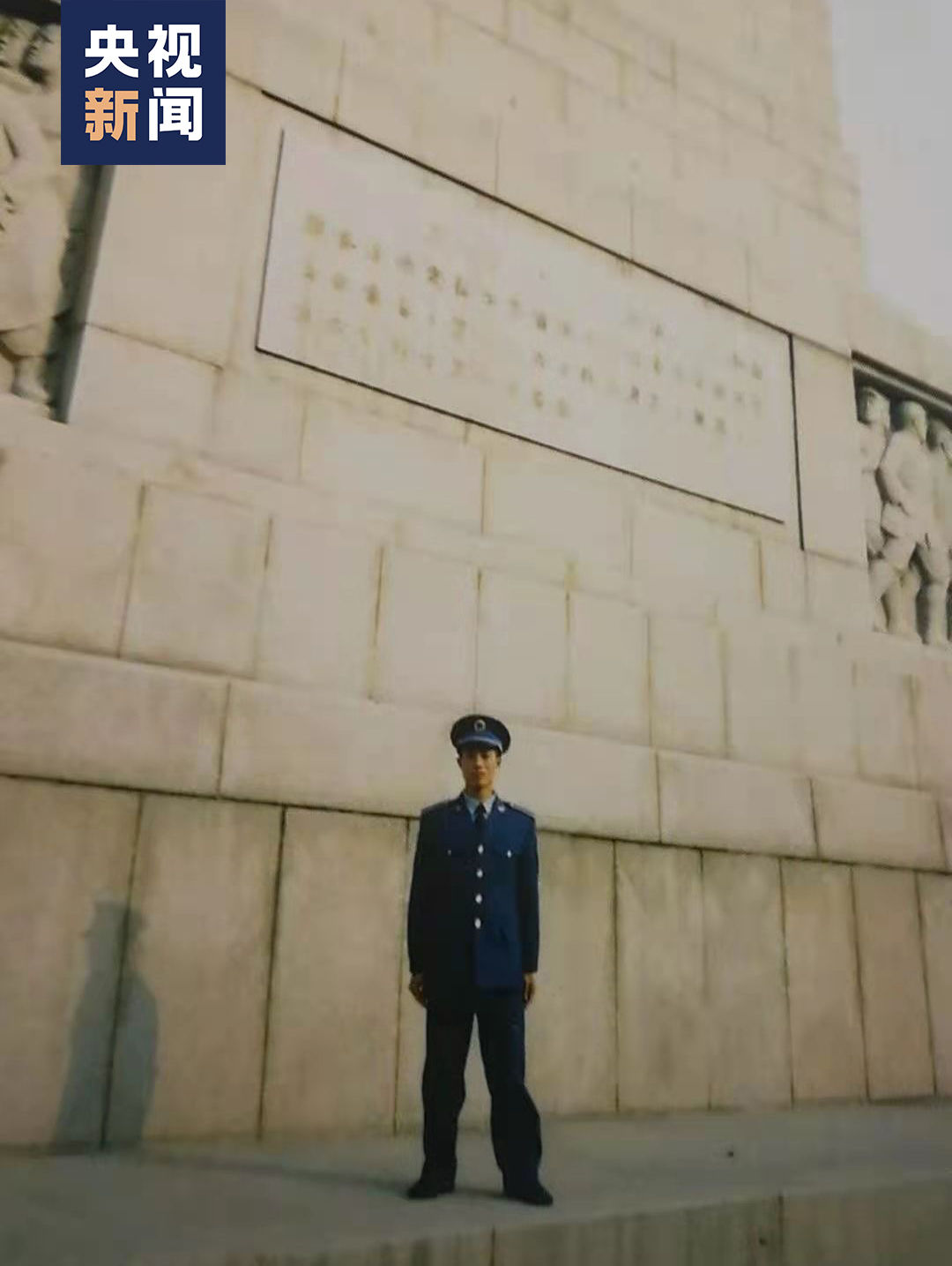 △余哲明2008年拍摄的军装照