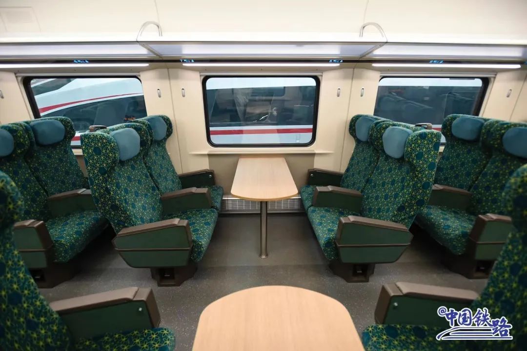 一等座内饰效果(中国中车供图)