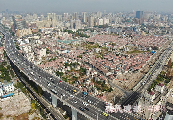 图说:杨浦大桥周边地块正在加快推进旧改.刘歆 摄