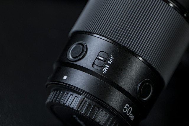 1999元国产全画幅镜头 永诺50mm F1.8评测