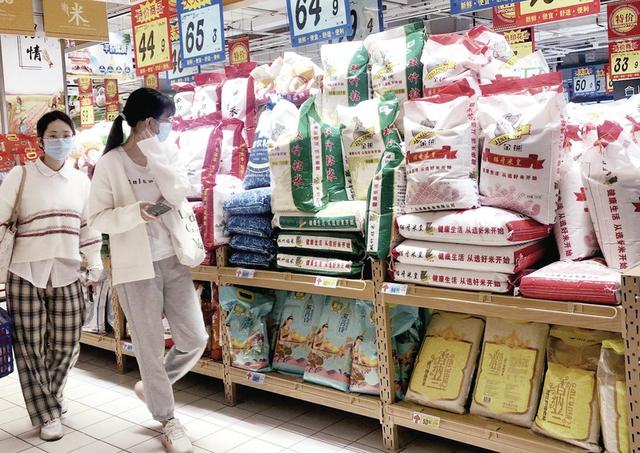 物资供应充裕 市民采购无忧