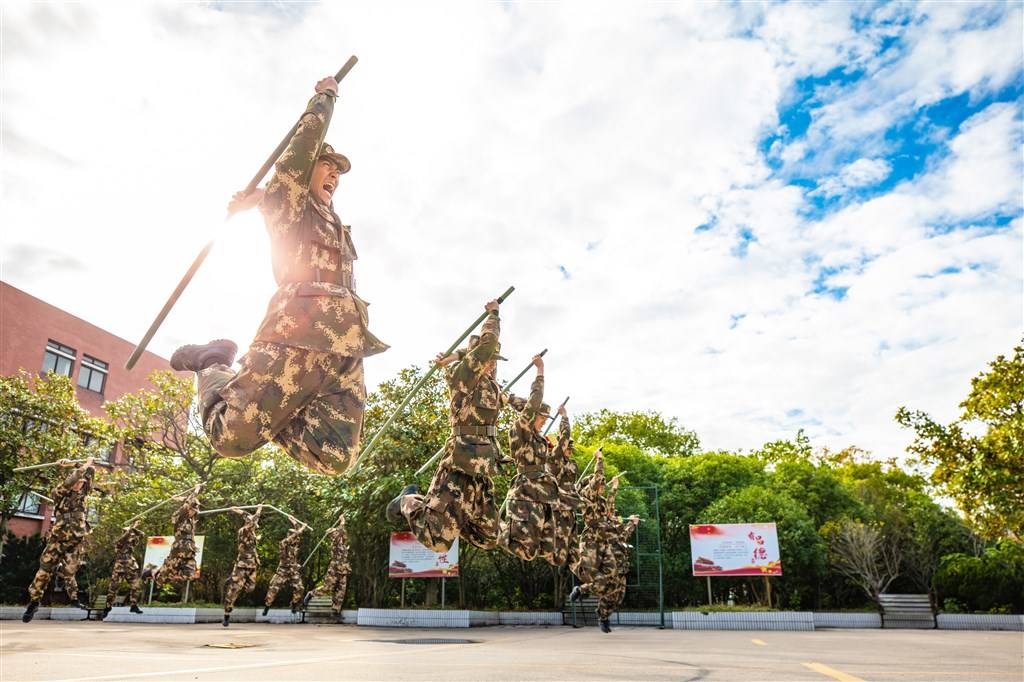 沙场秋点兵看新兵小绵羊如何蜕变成下山猛虎