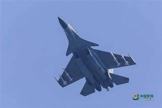 歼15成功着舰9周年弹射型已曝光下代隐身型呼之欲出